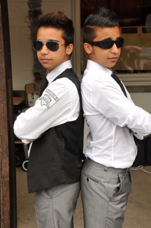 Junior et Jona, les gardes du corps pour nos mannequins en robe de soirée 